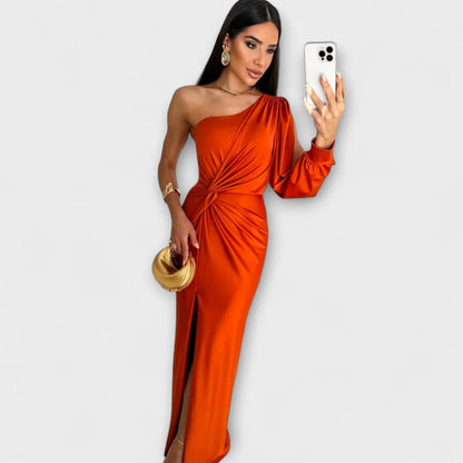 Elisa – Elegantes Kleid mit raffinierter Anziehungskraft