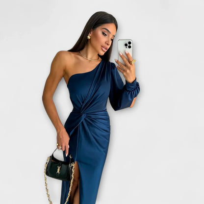 Elisa – Elegantes Kleid mit raffinierter Anziehungskraft