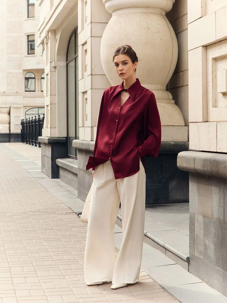 Freya Bluse mit spitzem Kragen und Knöpfen