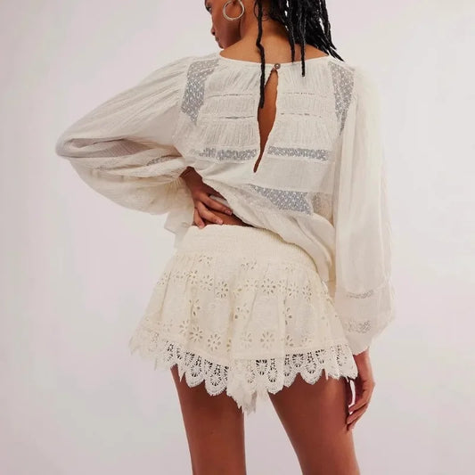 Evelyn Harrow Spitzen-Shorts