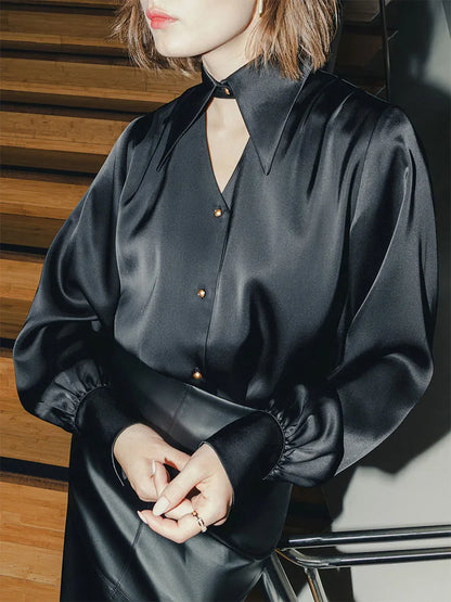 Freya Bluse mit spitzem Kragen und Knöpfen