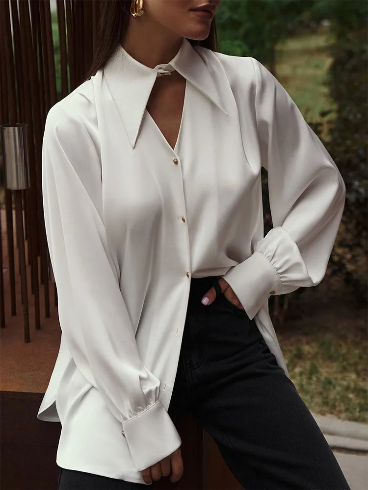 Freya Bluse mit spitzem Kragen und Knöpfen