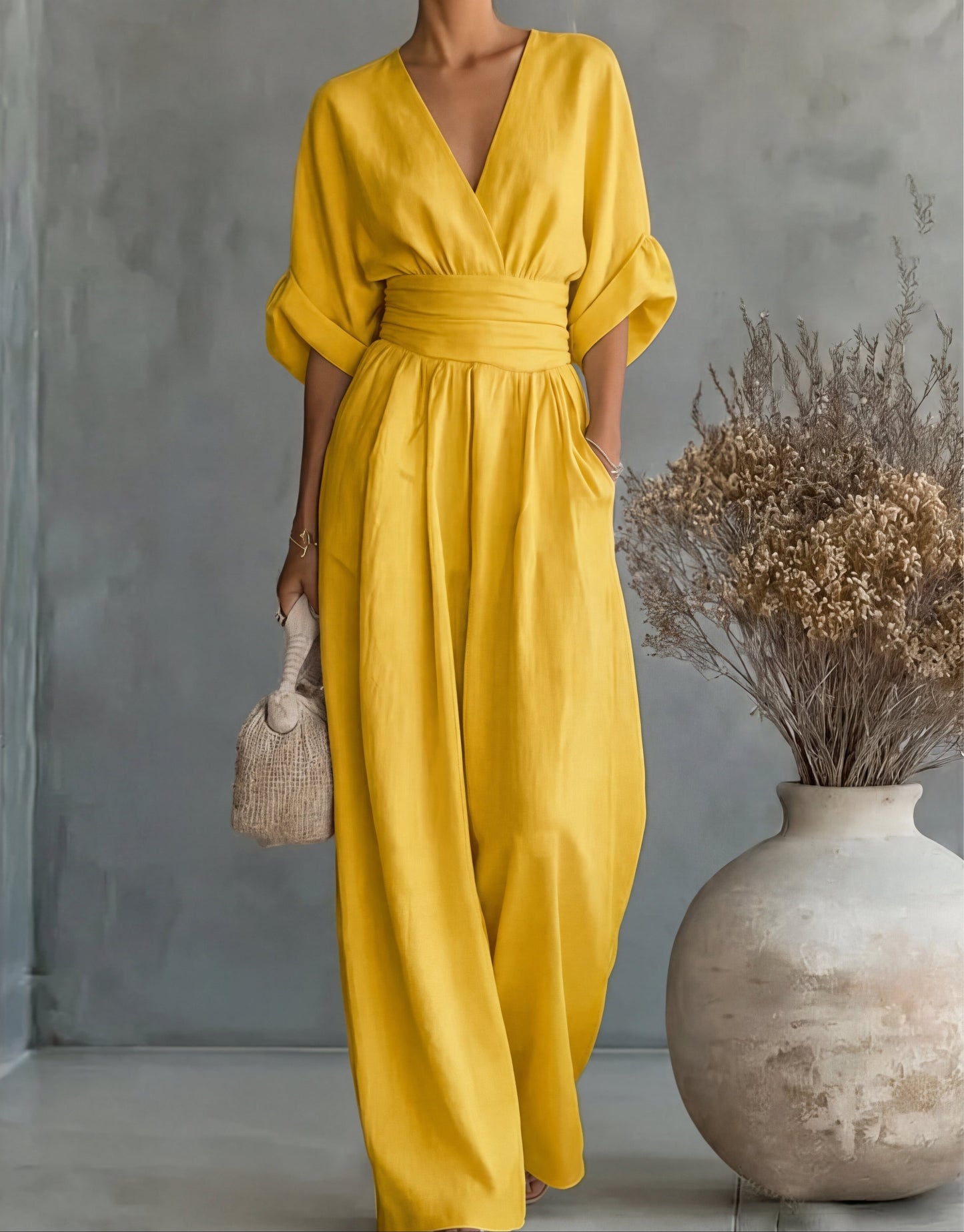 Daniella | Elegante jumpsuit met V-hals en wijde pijpen