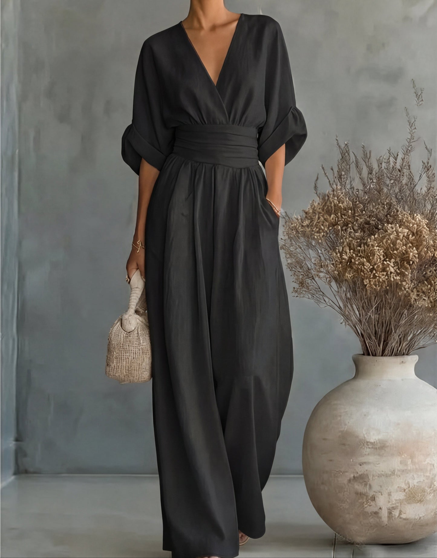 Daniella | Elegante jumpsuit met V-hals en wijde pijpen