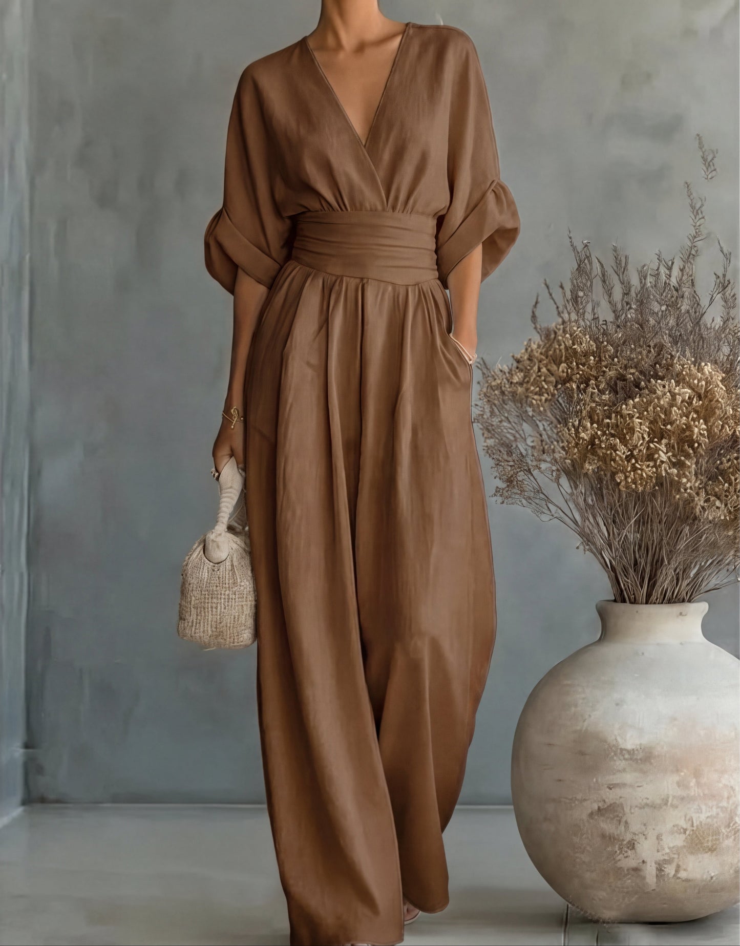 Daniella | Elegante jumpsuit met V-hals en wijde pijpen