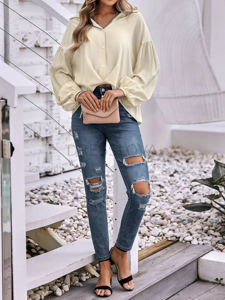 Bluse mit Wickelausschnitt und Saum
