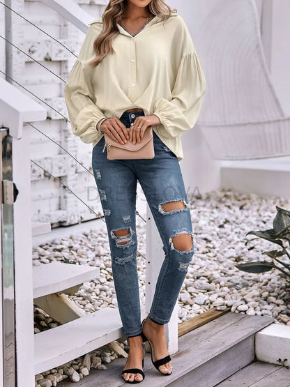 Bluse mit Wickelausschnitt und Saum